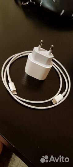 Зарядка на iPhone блок и шнур