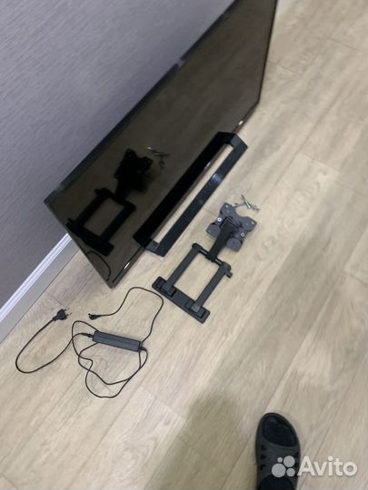 Телевизор (Кронштейн в комплекте )