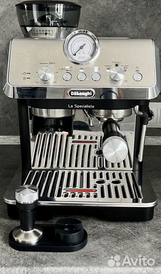 Кофеварка рожковая DeLonghi EC9155.MB