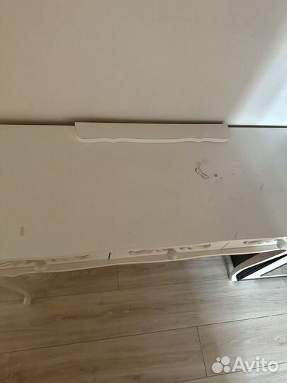 Прикроватные тумбы и столик