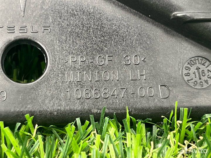 Кронштейн полки багажника левый Tesla Model X 2018