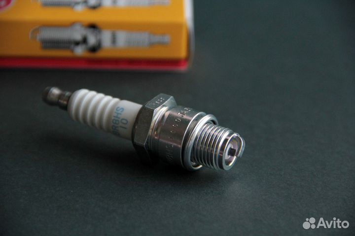 Свеча NGK BR8HS-10 для лодочного мотора