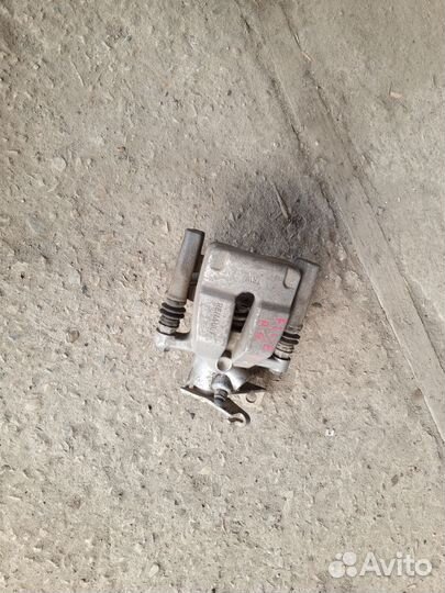 Суппорт тормозной задний правый Renault Fluence