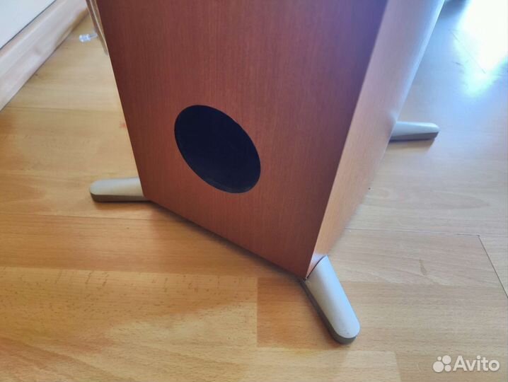 Напольные колонки Yamaha NS 555