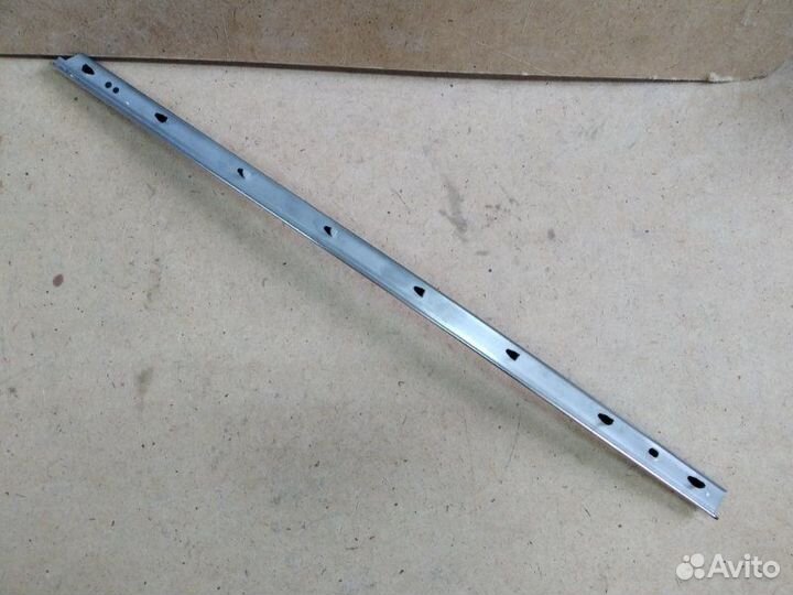 Уплотнитель двери передний правый Honda Vigor