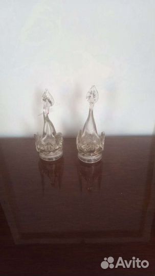 Стеклянные лебеди