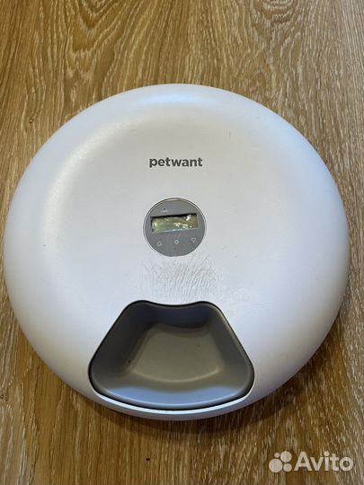 Автоматическая кормушка для собак и кошек