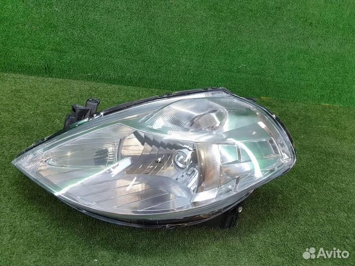 Фара левая Nissan Tiida