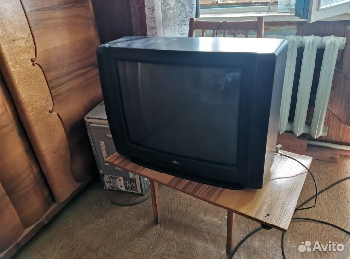 Телевизор JVC работает