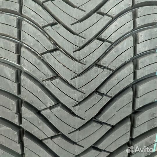 Triangle SeasonX TA01 215/45 R18 93V