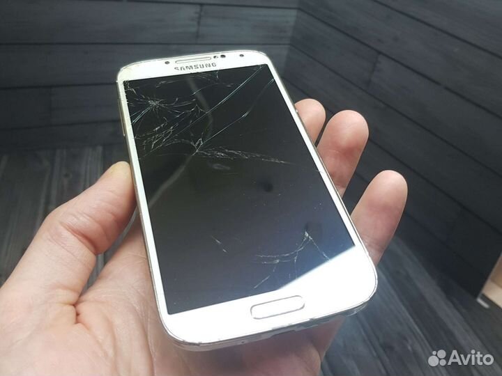 Samsung S4 i9500 трещины на экране