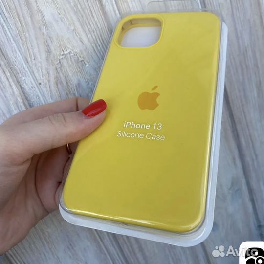 Чехлы на телефон iPhone 13