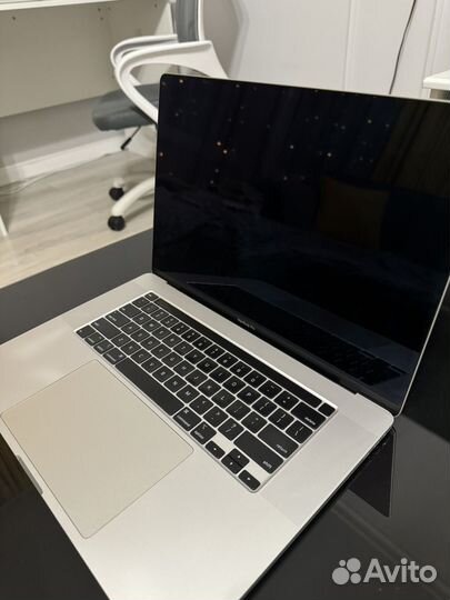 Mac book (2019) Core i9 16 gb/ 1000 gb