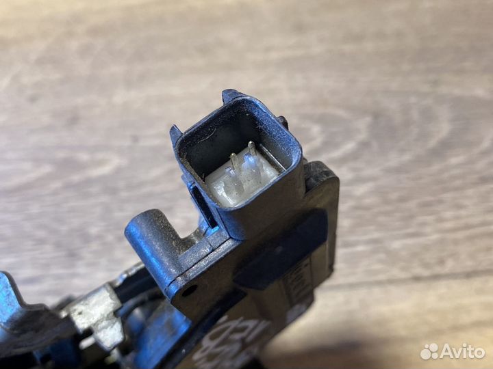 Kia sephia задний левый замок двери