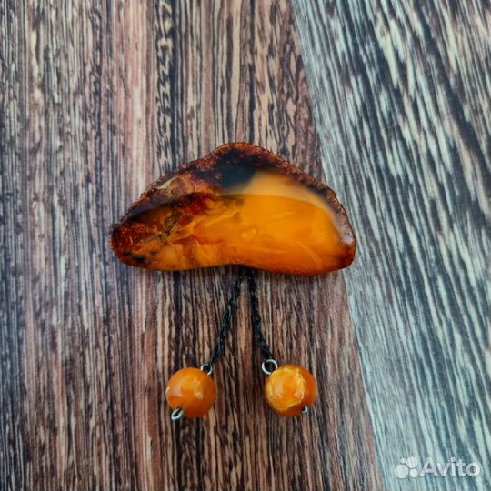 Брошь янтарь пейзажный. винтаж