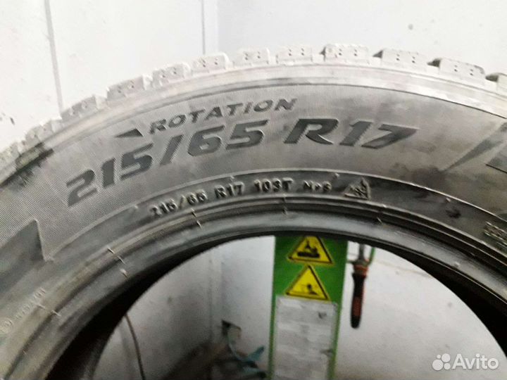 Pirelli Ice Zero 215/65 R17