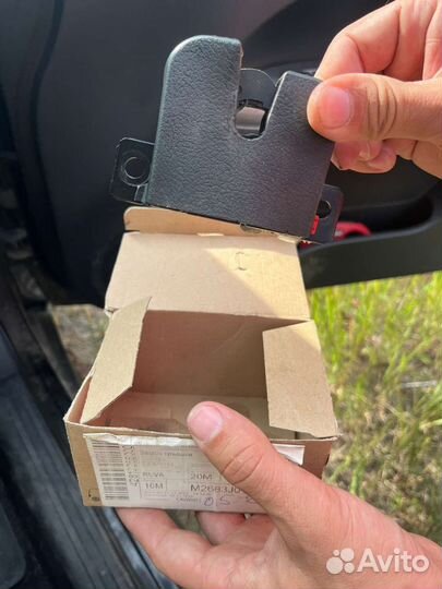 Продаю замок крышки багажника для VW Passat b5