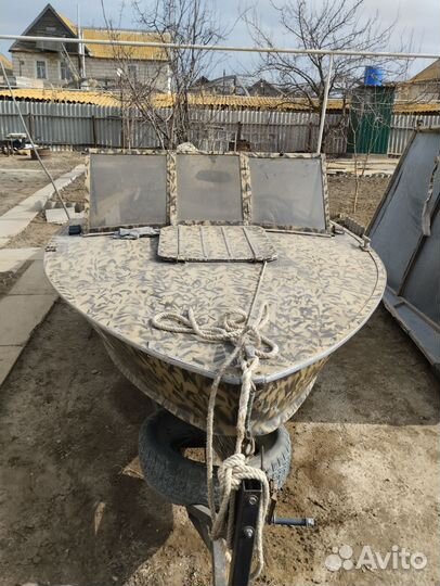 Лодка с мотором и прицепом