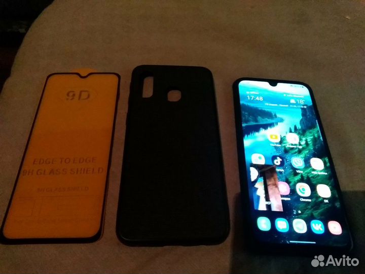 Samsung Galaxy A40, 4/64 ГБ