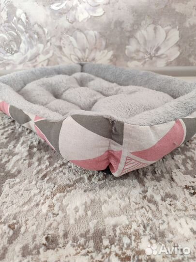 Лежанка для собак и кошек