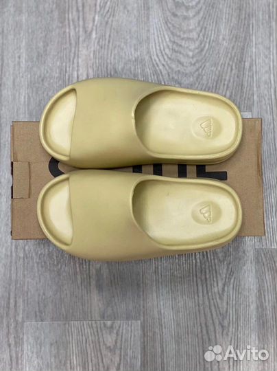 Шлепанцы Yeezy Slide