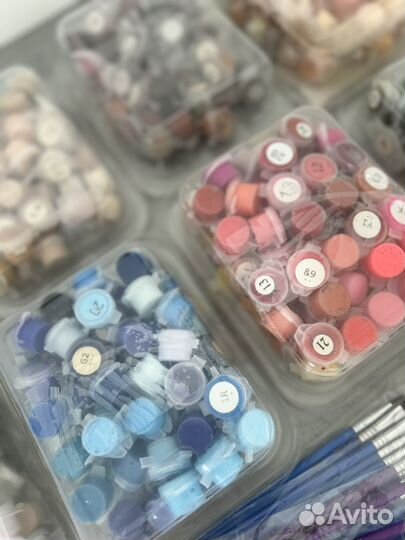 Краска акриловые пакетом остатки и кисти новые