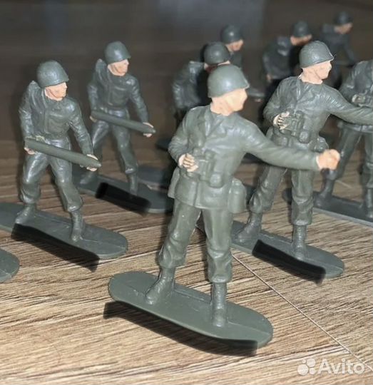 Dinky toys Транспортер и артрасчет солдатики