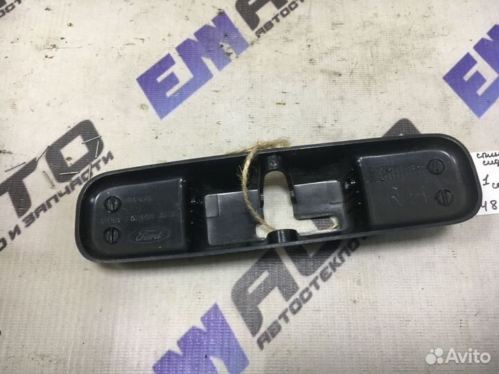 Накладка замка спинки сиденья правая Форд Фокус 1