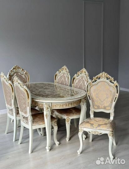 Стол и стулья