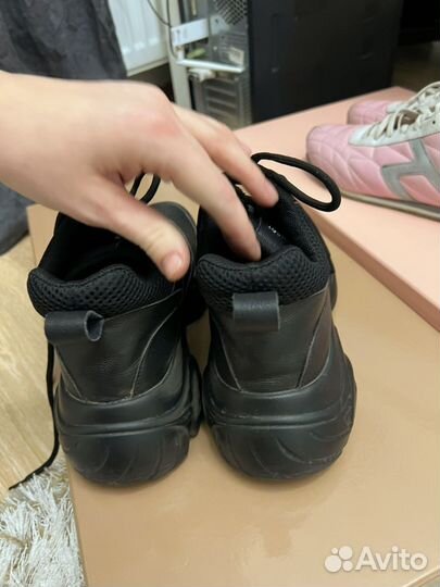 Кроссовки женские 38 размер бу