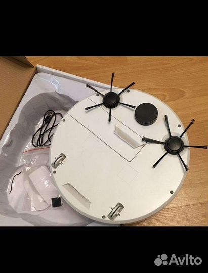 Робот- пылесос Srobot