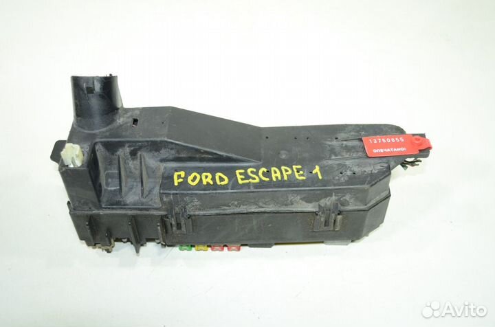 Блок предохранителей салонный Ford Escape 1 2.3