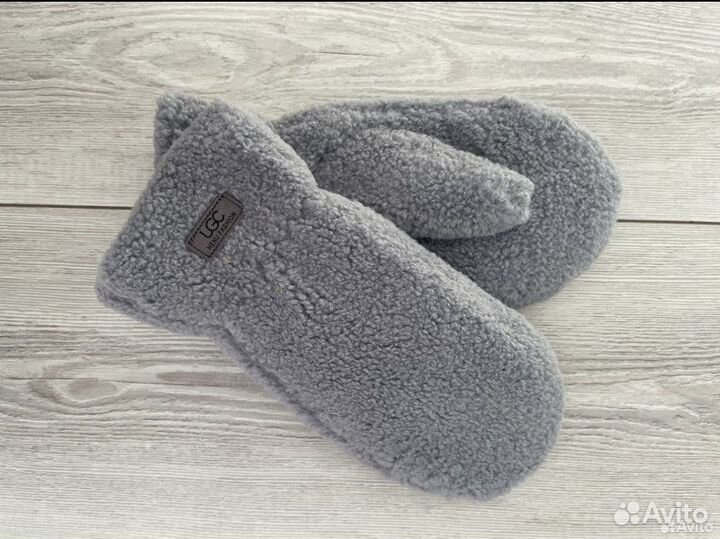 Варежки женские UGG под барашка
