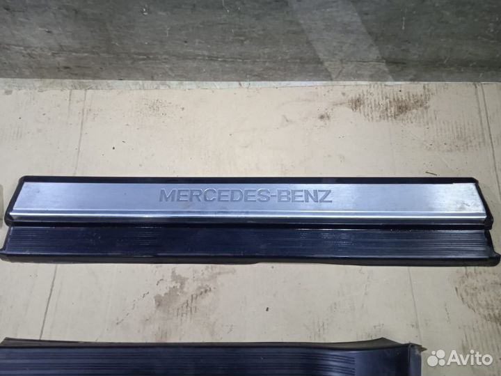 Внутренние накладки порогов комплект Mercedes W140