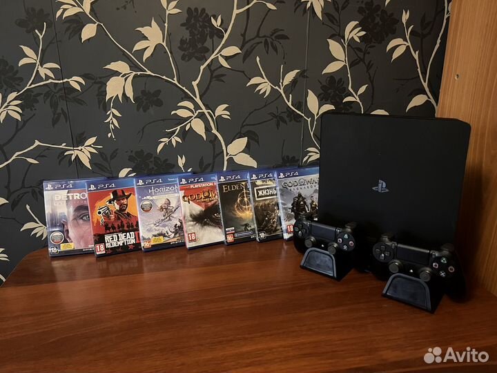 Продам PlayStation 4