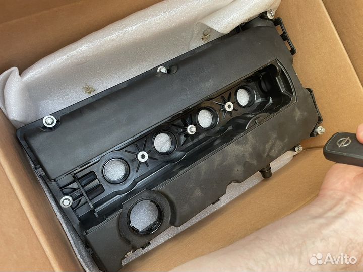 Клапанная крышка GM 55564395