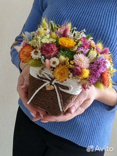 Букетики из сухоцветов в корзиночках