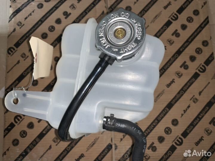 Бачок расширительный Crysler Pacifica