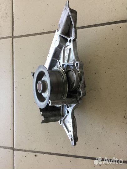Помпа насос водяной audi A8 D3 quattro
