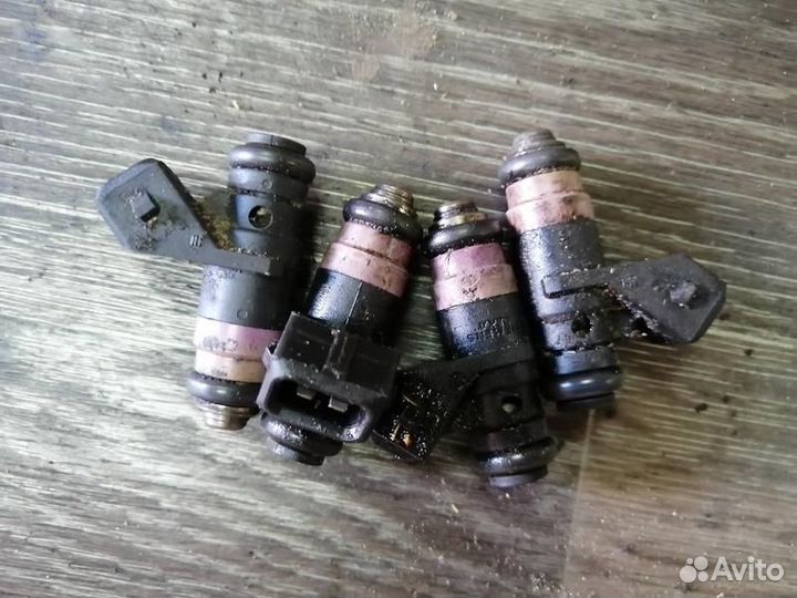 Форсунка топливная K4M Рено Renault 1.6L 16V