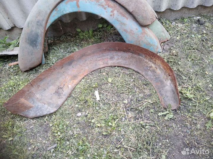 Продам кузовные детали на Москвич 401