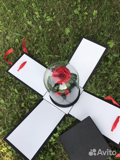 Подарочная коробка