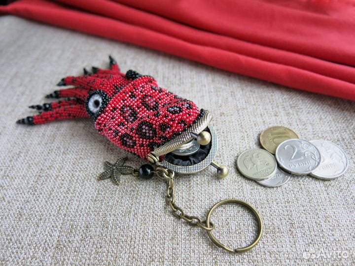 Брелок-монетница из бисера Кальмар красный