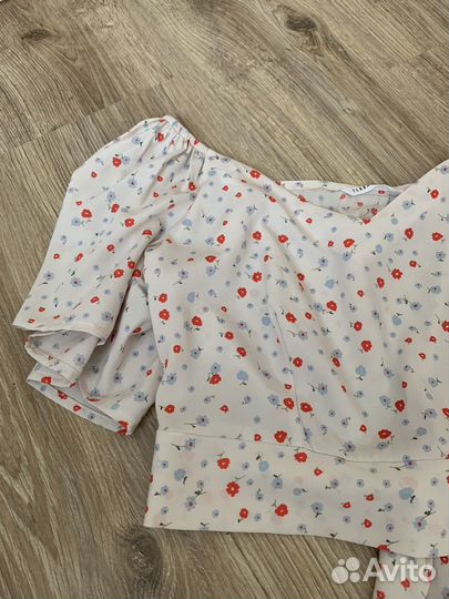 Топы летние женские в цветочек и белый