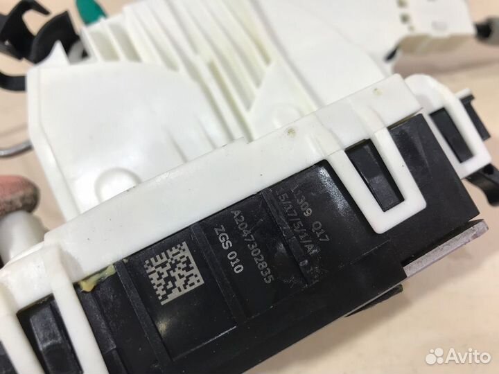 Замок двери задний правый Mercedes Gla180 X156