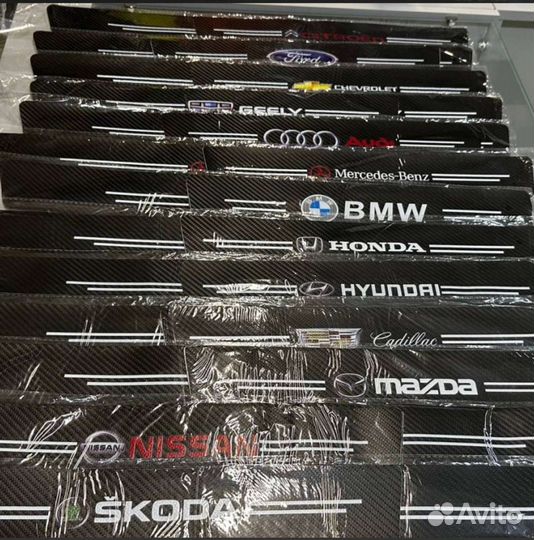 Наклейки на пороги автомобиля 4 наклейки