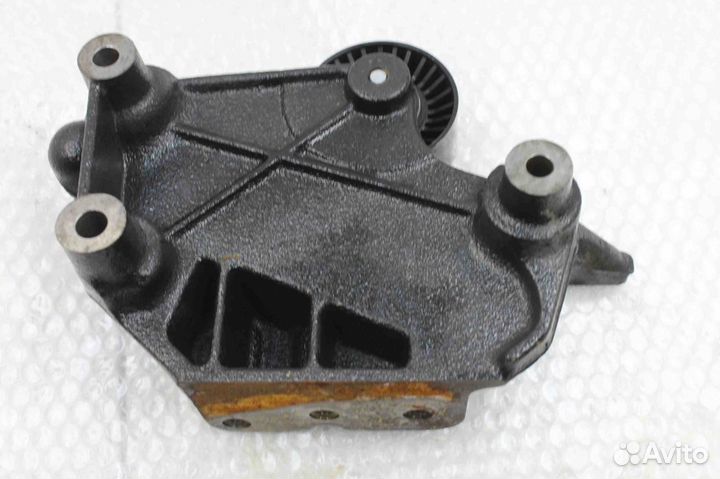 Кронштейн опоры двигателя с роликом Chevrolet