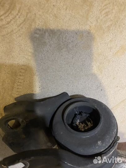 Рычаг педний правый Volvo s60 2010