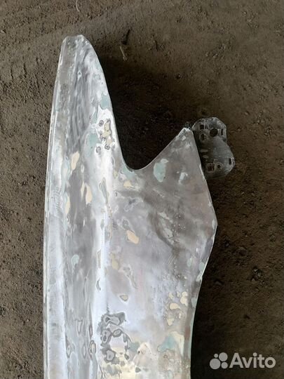 Крыло переднее правое volvo s40