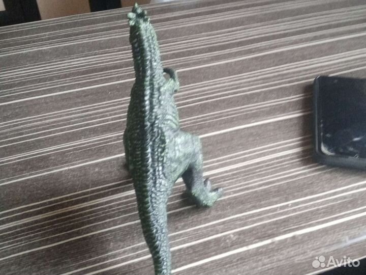 Динозавр игрушка